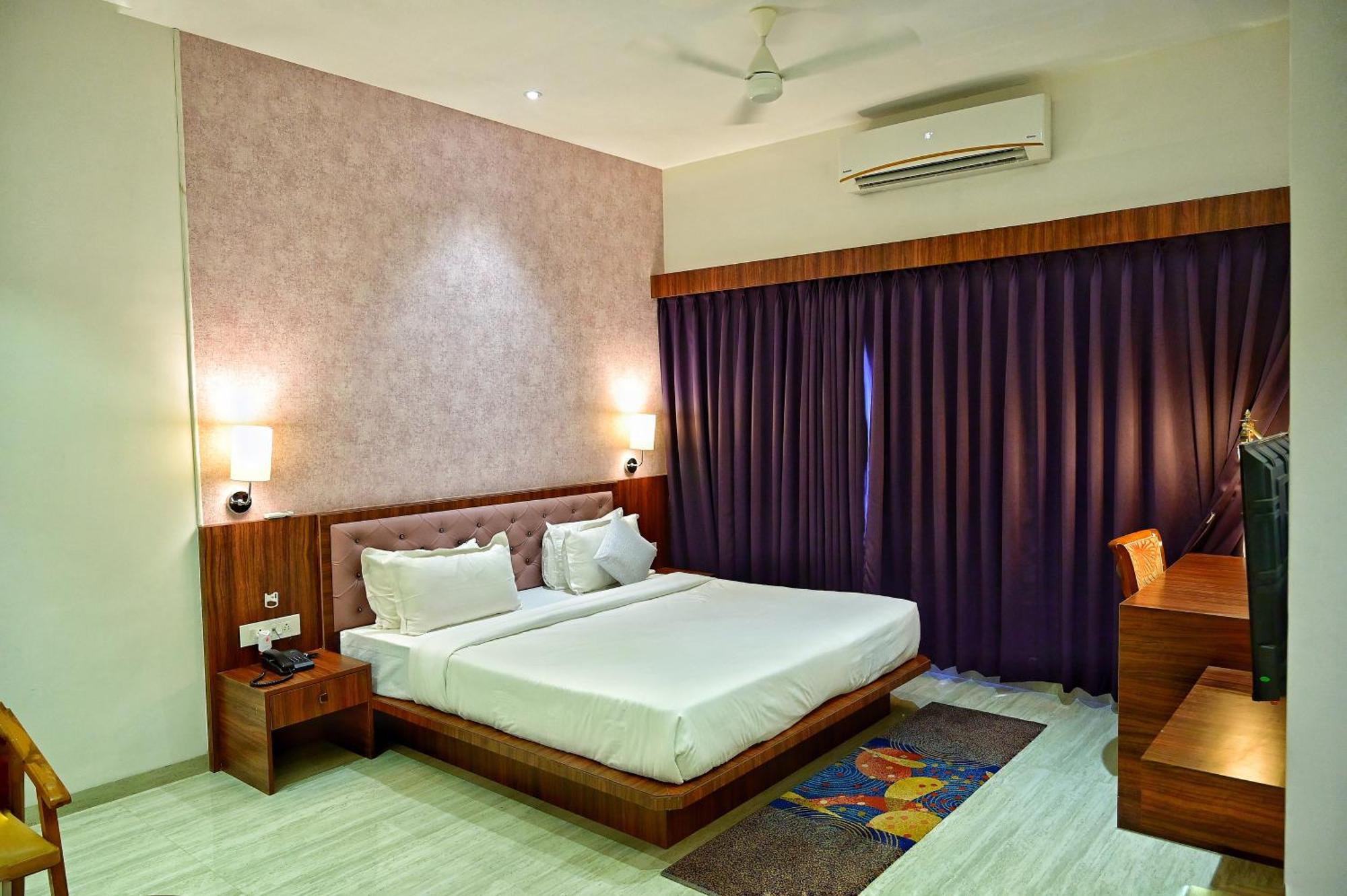 The One Hotel Nashik Buitenkant foto