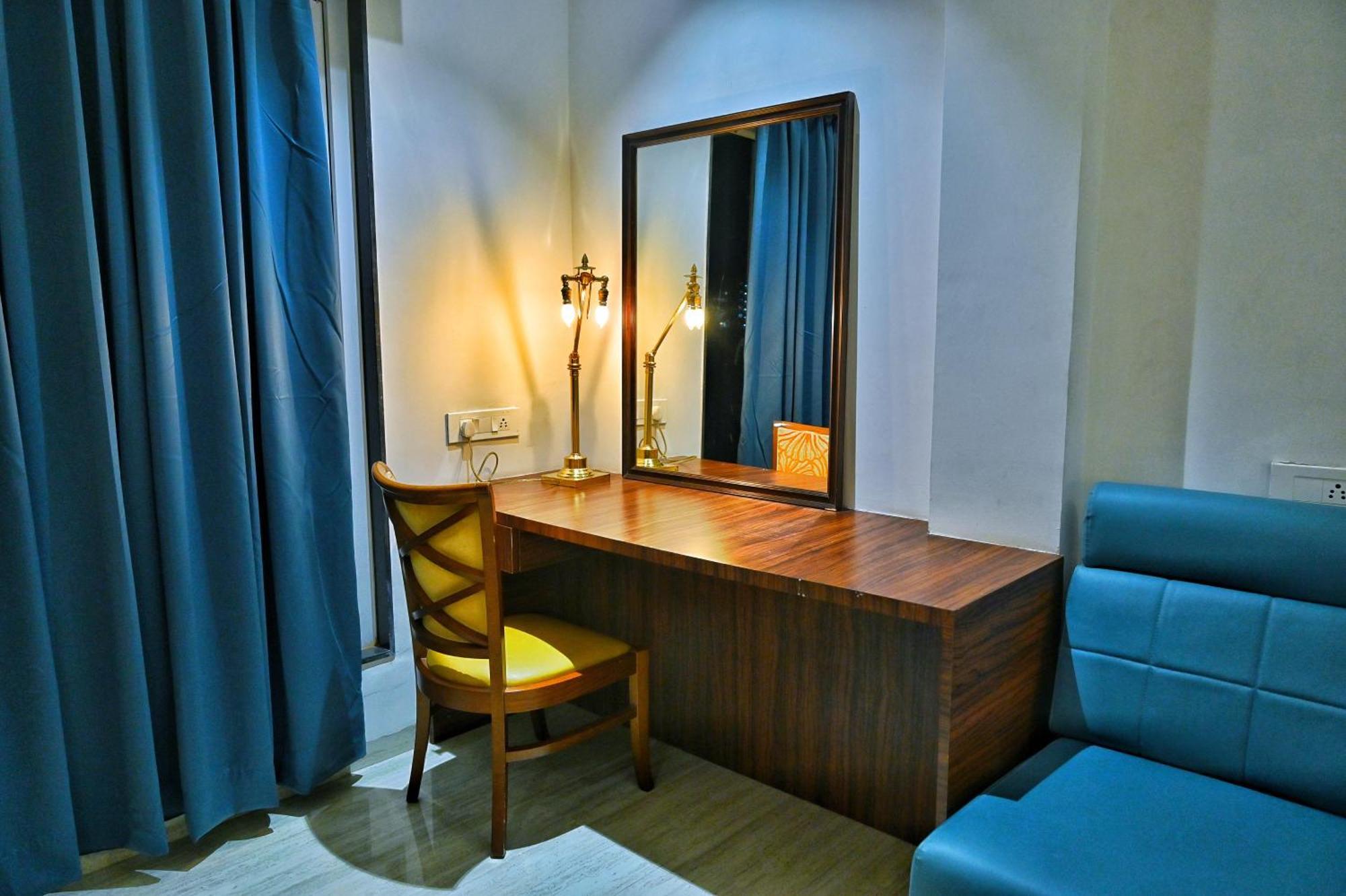 The One Hotel Nashik Buitenkant foto