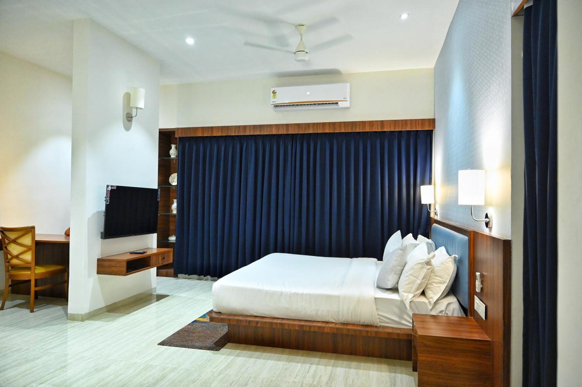 The One Hotel Nashik Buitenkant foto