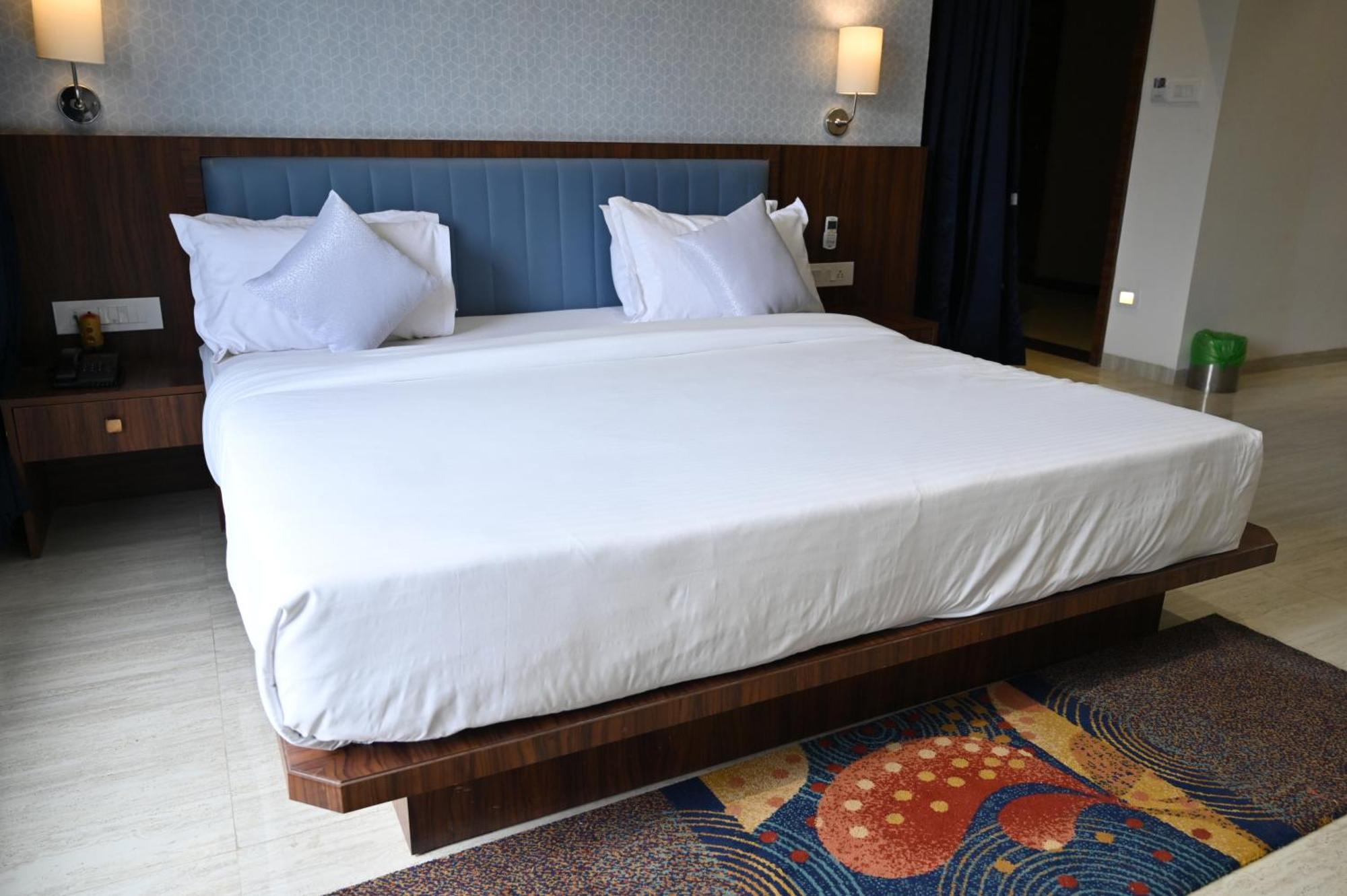 The One Hotel Nashik Buitenkant foto
