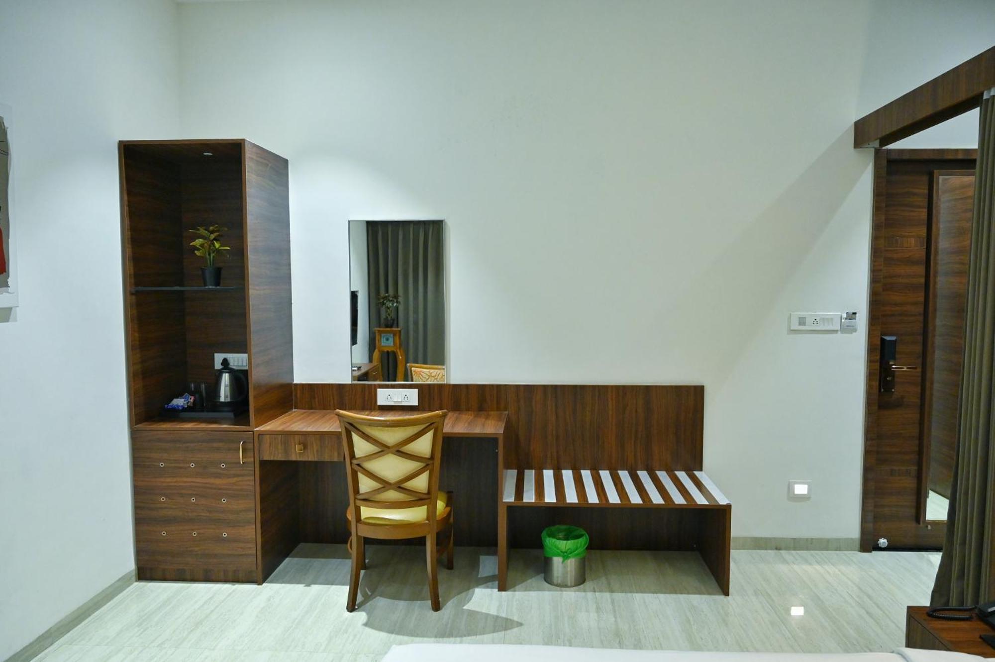 The One Hotel Nashik Buitenkant foto