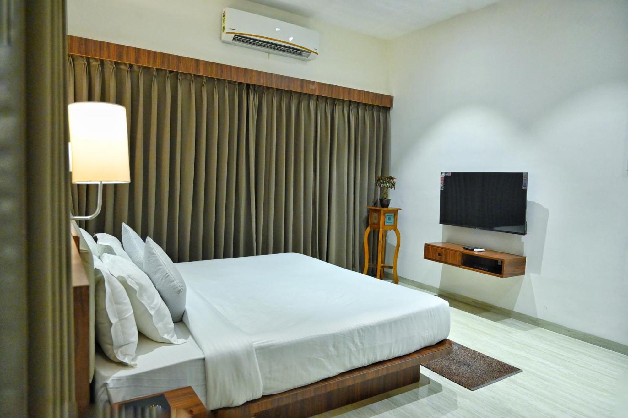 The One Hotel Nashik Buitenkant foto